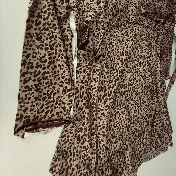 MATERNITY WRAP RUFFLE SS MINI DRESS - Picture 5 of 6